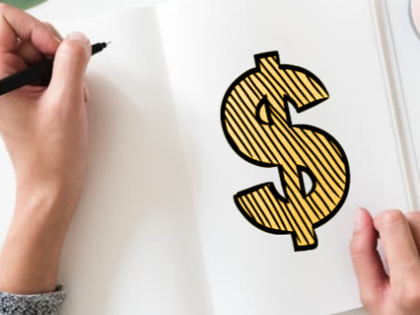 Personne tenant un stylo dessinant un grand signe dollar sur une feuille de papier