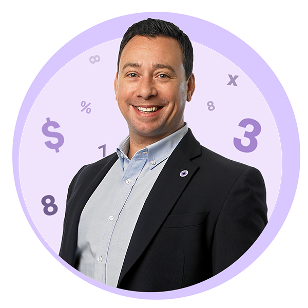 Portrait de notre syndic autorisé en insolvabilité, Karl Michael, sur un fond de cercles violets et d'icônes numériques.